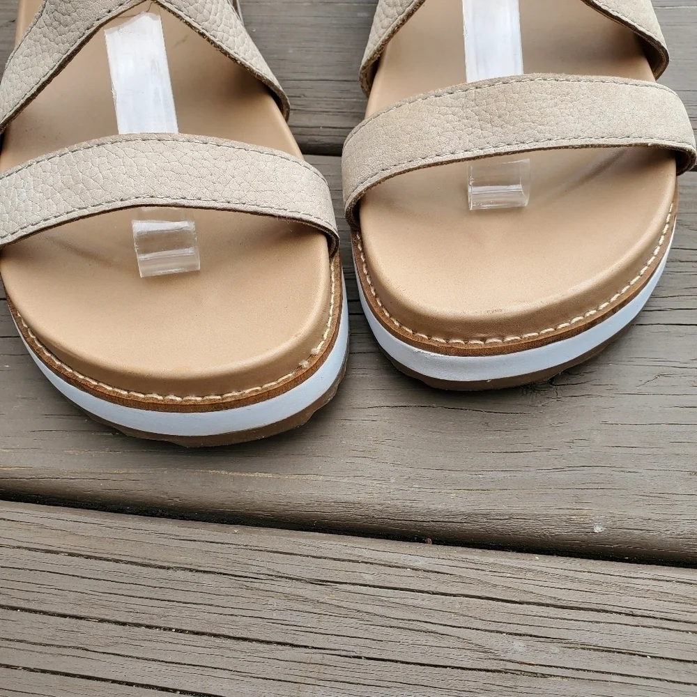 Lucky Brand Idenia Tan Nude Nubuck Suede Leather Platform Buckle Wedge Sandals 9